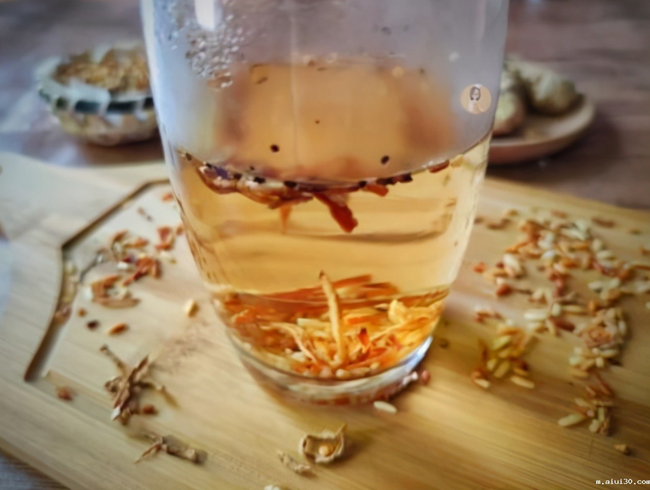 夏天别只会煮绿豆水，教你炒姜米茶，每天泡一杯喝，好处意想不到